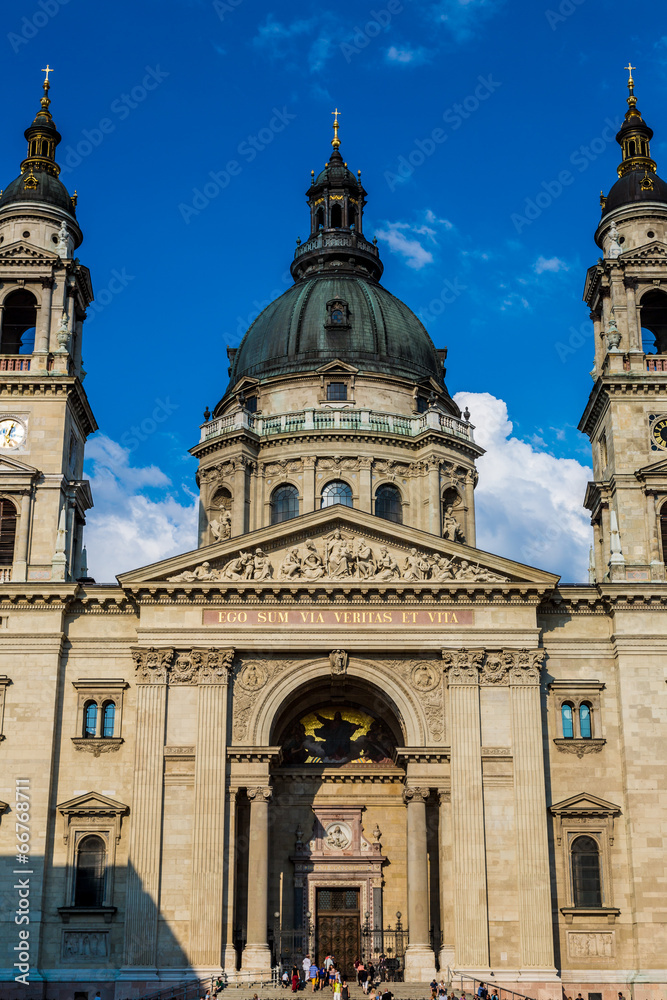 Fototapeta premium St. Stephen's Basilica, the largest church in Budapest, Hungary