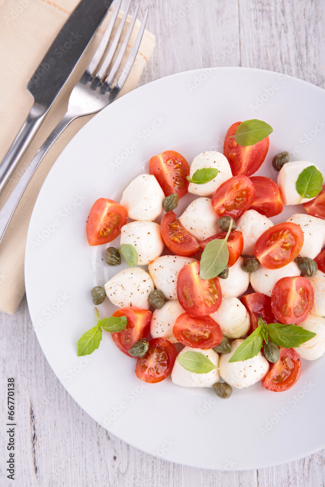 tomato salad with mozzarella