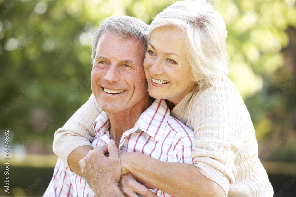 © Monkey Business - Senior couple outdoors © Monkey Business - Senior couple outdoors