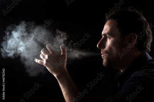 fumo sigaretta elettronica photo