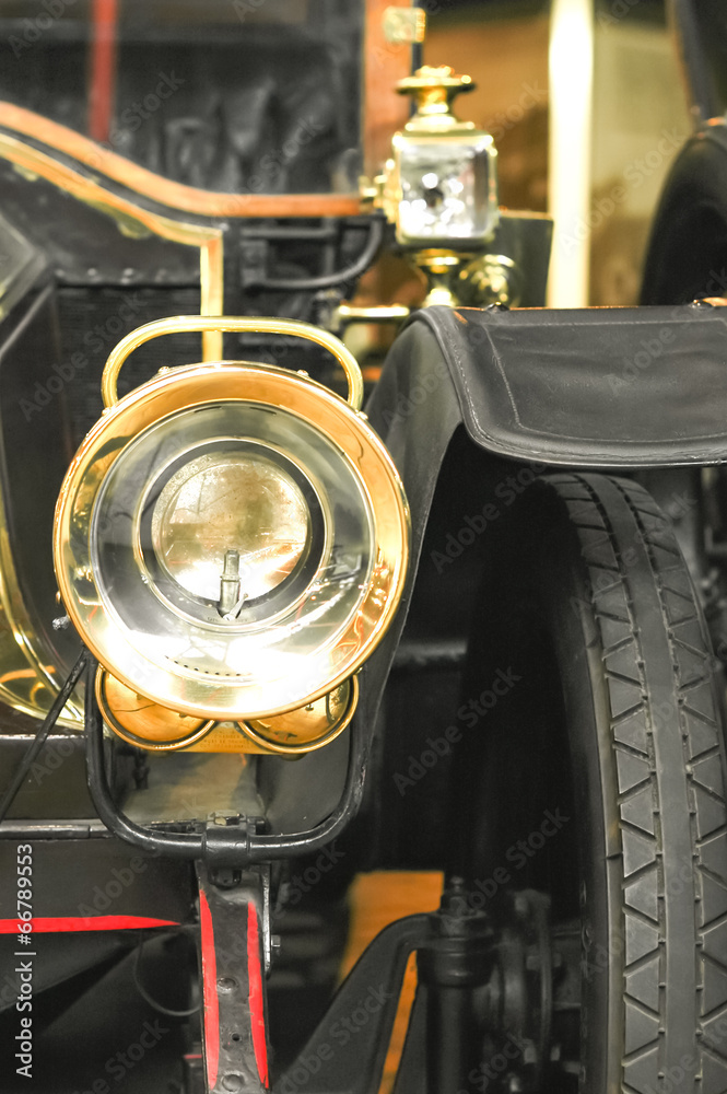 Fototapeta premium vintage car headlamp closeup
