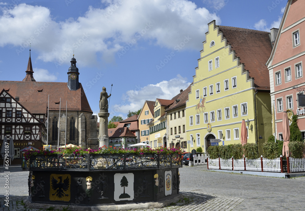Fototapeta premium Fontanna na starym mieście Feuchtwangen