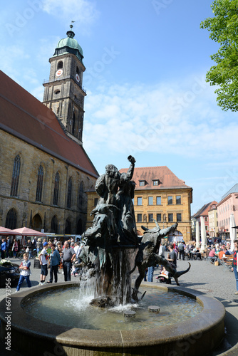 Hochzeitsbrunnen und Basilika in Amberg photo