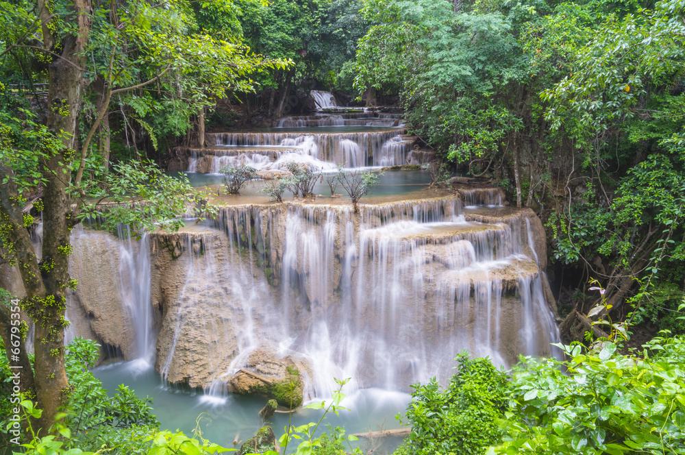 Naklejka premium Huai Mae Khamin Waterfall