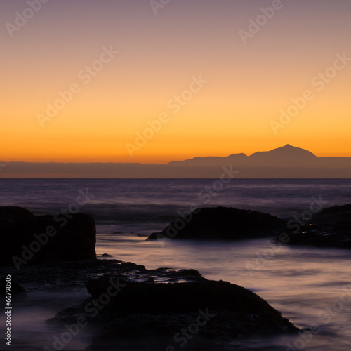Abenddämmerung an der Küste Gran Canarias und Teneriffa