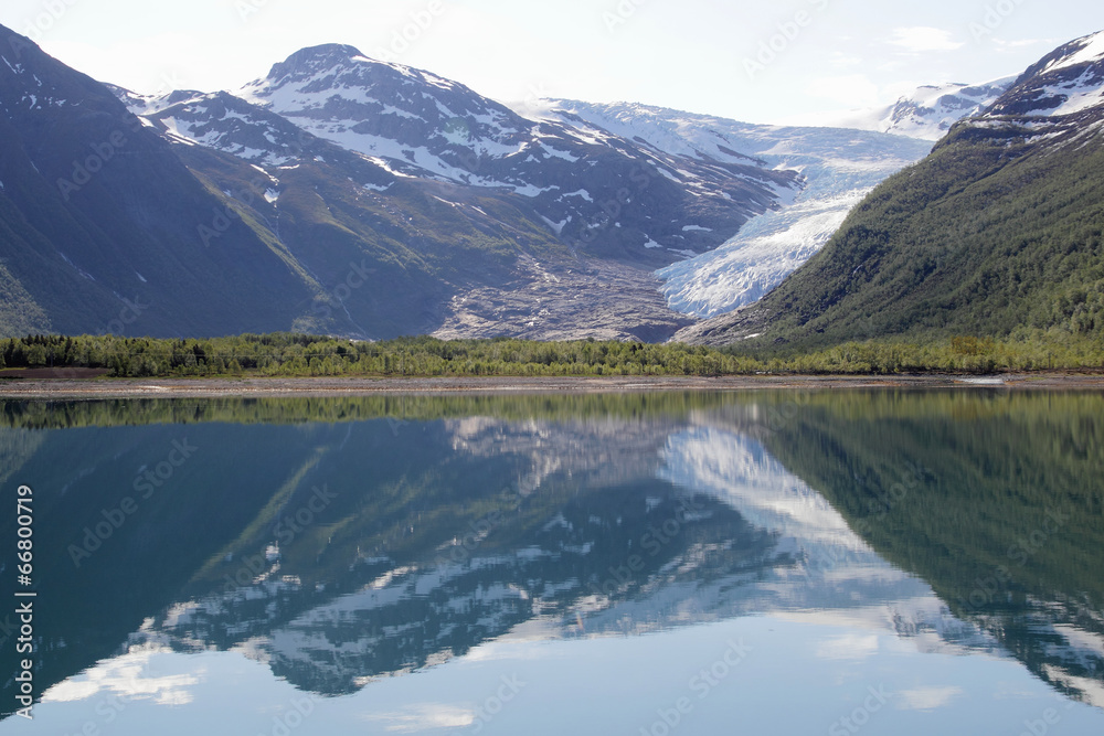 Holandfjord and his glacier