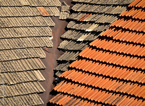 twoo roof color