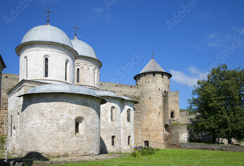 Успенская церковь и Воротная башня в Ивангородской крепости