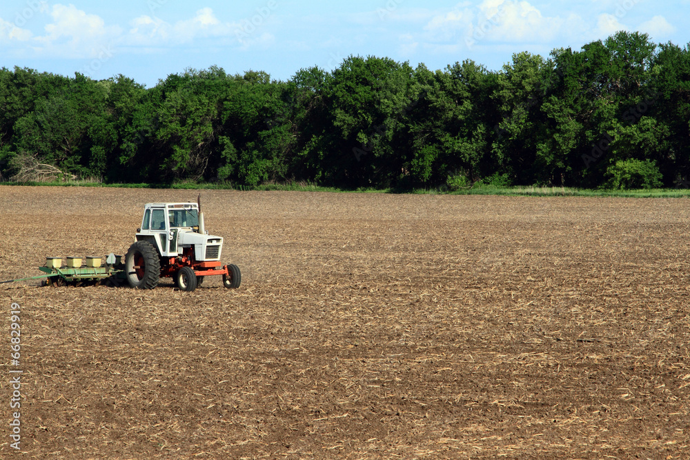 Obraz premium Tractor Planting Soy Bean Field