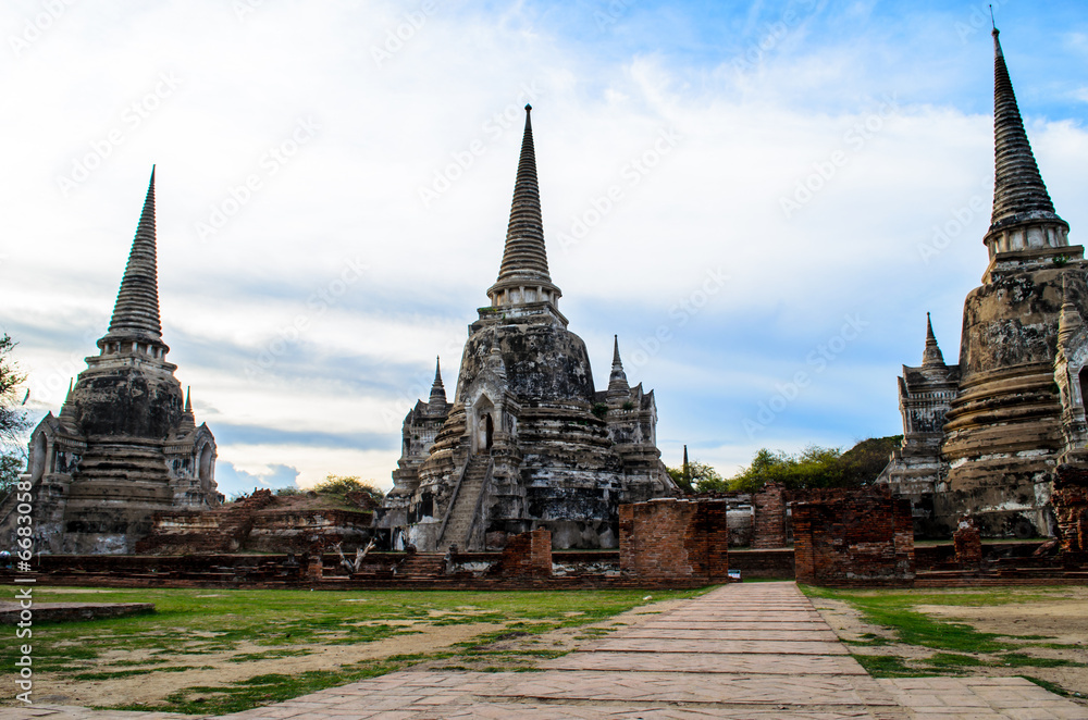 Fototapeta premium Stupa in the Ruin Temple at Ayutthaya