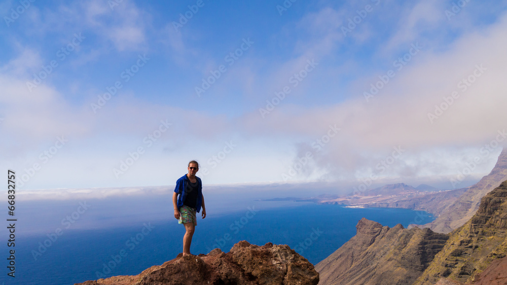 Reisender an der Westküste auf Gran Canaria