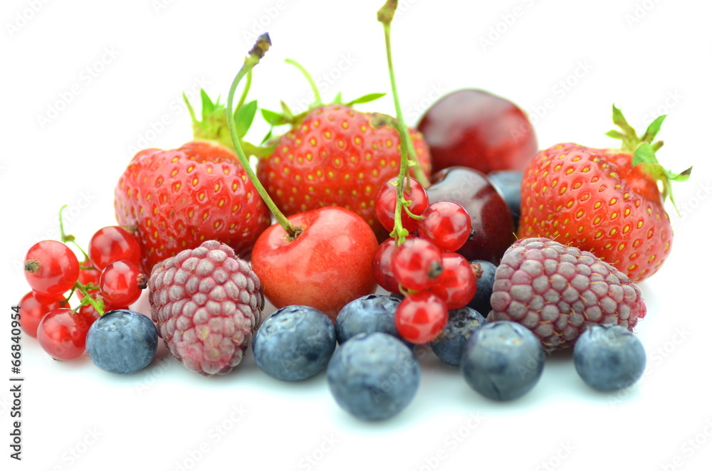 mieszanka owoców, truskawki, czereśnie, porzeczki i jagody - obrazy, fototapety, plakaty 