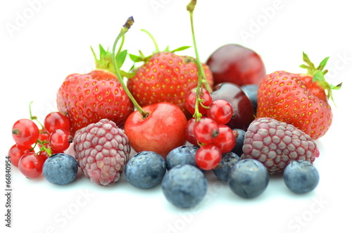 mieszanka owoc  w  truskawki  czere  nie  porzeczki i jagody