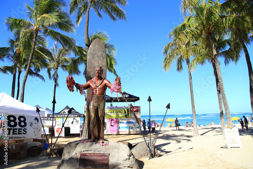 デュークカハナモク像　ワイキキビーチ