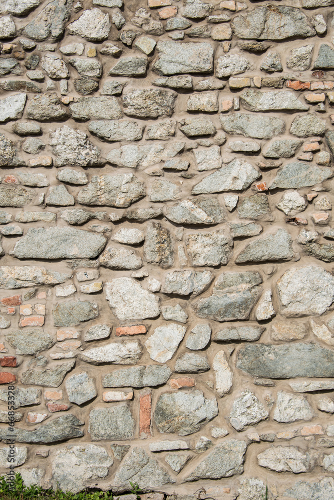 Wall made of various stones