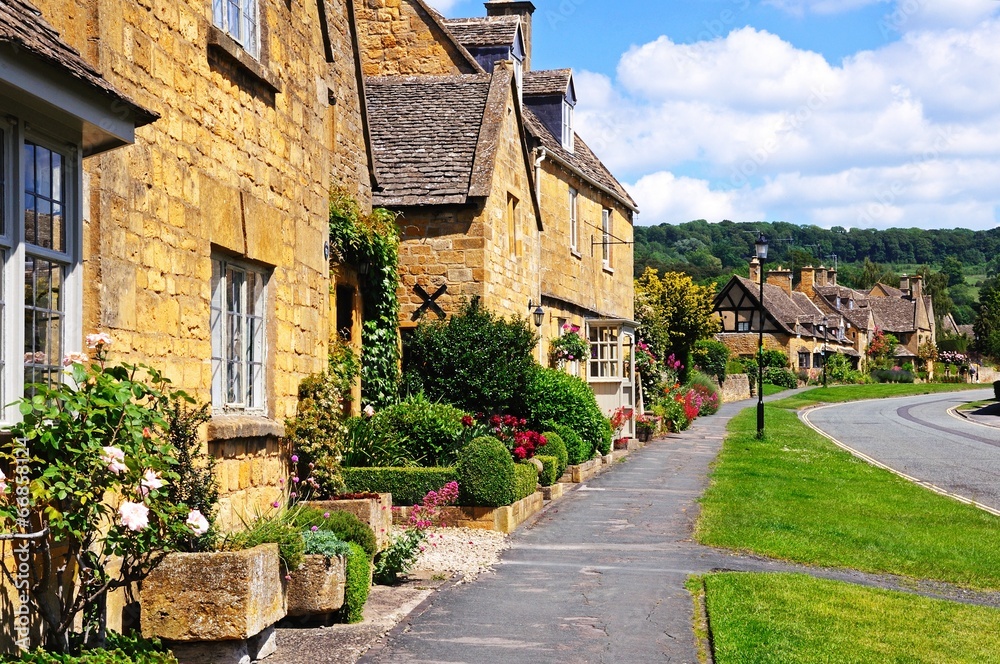 Village street, Broadway © Arena Photo UK