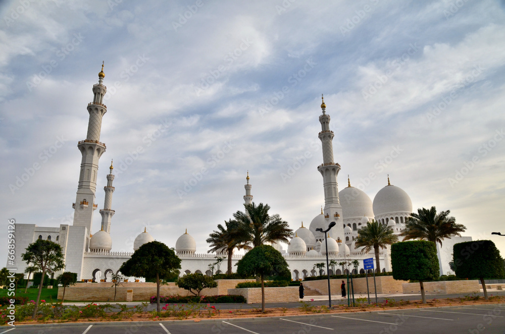 Sheikh Zayed mosque in Abu Dhabi, United Arab Emirates