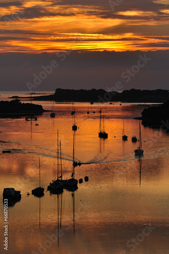 Coucher de soleil sur l'Aber Wrach en Bretagne à Plouguerneau photo