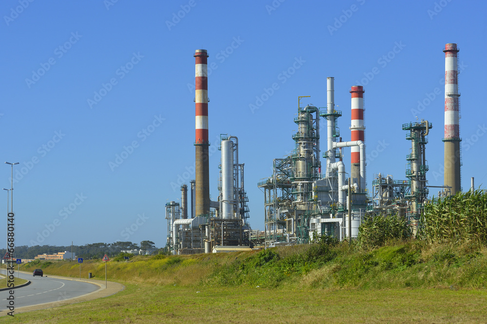Obraz premium Oil refinery, Europe. Polluting energy. Heavy industry