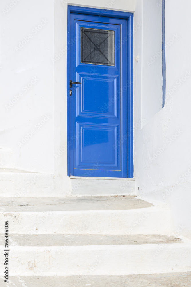 Tür mit kleiner Treppe, Griechenland