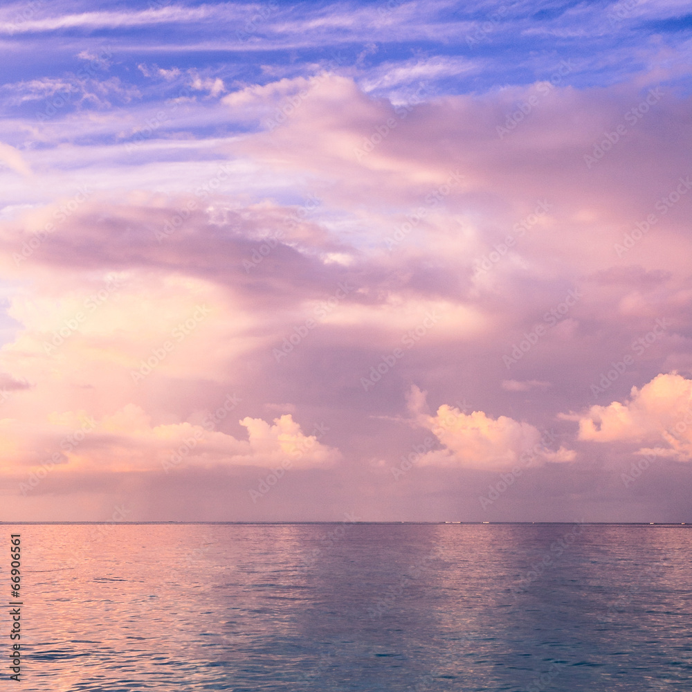 Fototapeta premium Tropical sunset on the beach.