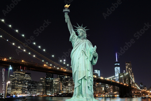 Brooklyn Bridge and The Statue of Liberty at Night © Joshua Haviv