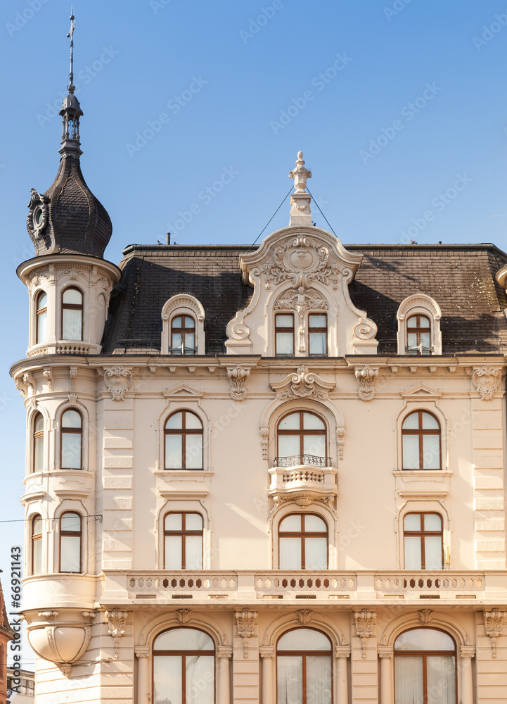 Obraz premium barocker Altbau - Haus mit Erker