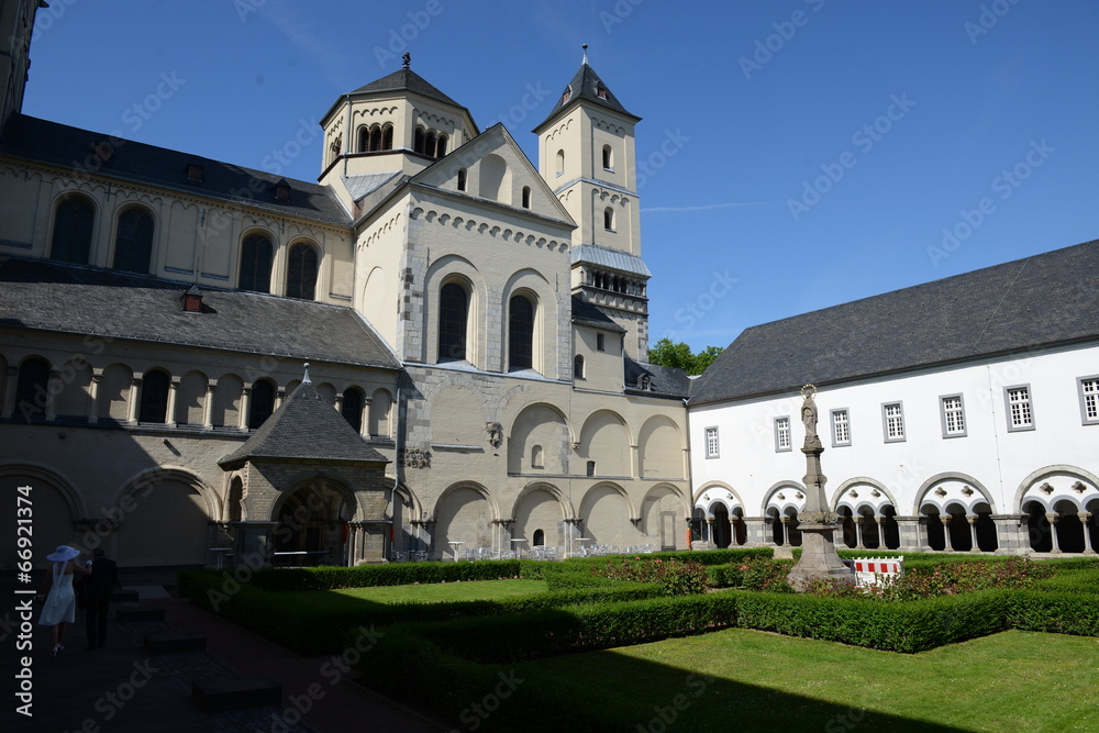 Pfarrkirche St. Nikolaus und Abtei Brauweiler