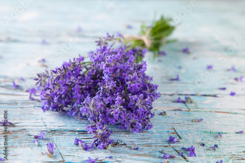 Fototapeta Naklejka Na Ścianę i Meble -  Fresh lavender on wood