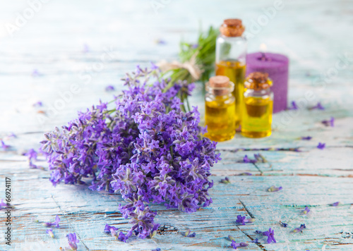 Fototapeta Naklejka Na Ścianę i Meble -  Fresh lavender on wood