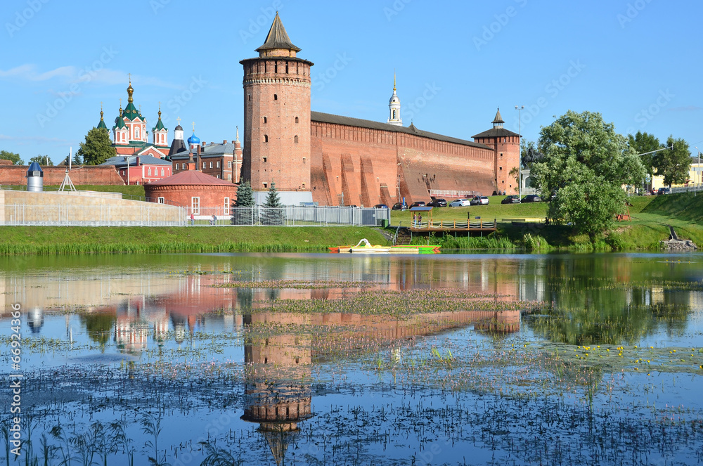 Коломенский кремль со стороны реки Коломенки. Маринкина башня