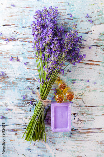 Fototapeta Naklejka Na Ścianę i Meble -  Fresh lavender on wood