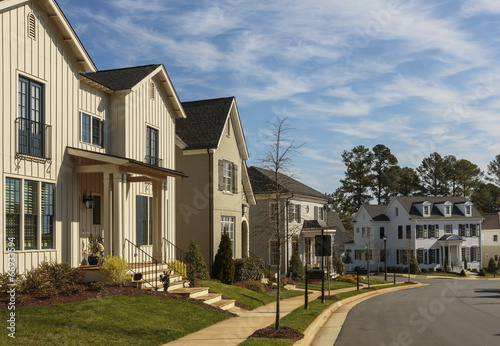 Row of upscale family homes on a curved neighborhood street
