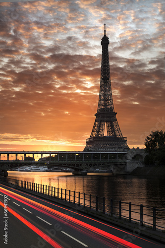 Tour Eiffel et Pont Bir-Hakeim - Paris © PUNTOSTUDIOFOTO Lda
