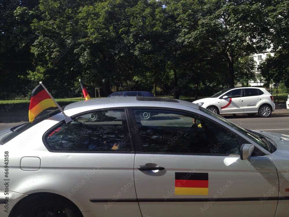 Deutsche Fan Fahne am Auto