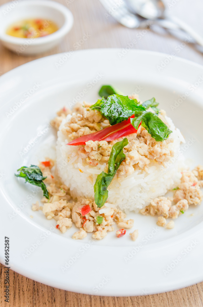 Spicy fried chicken with basil and rice