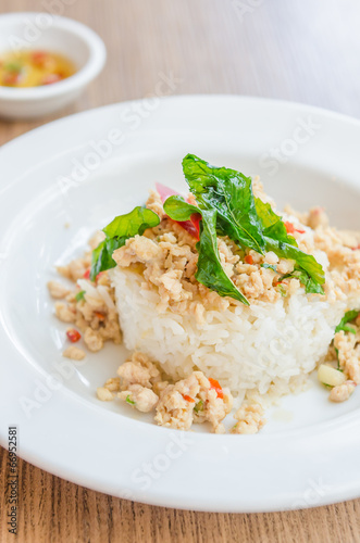 Spicy fried chicken with basil and rice