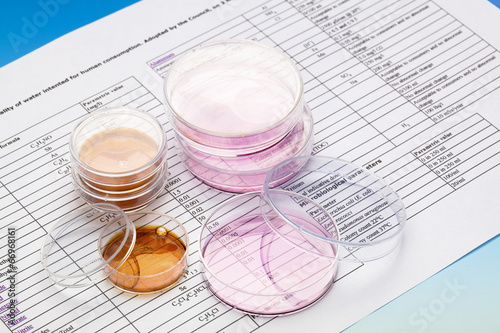 Petri dish for chemical and microbiological analysis