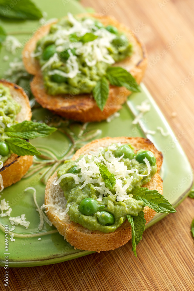 Canapes with green peas, cheese and fresh mint