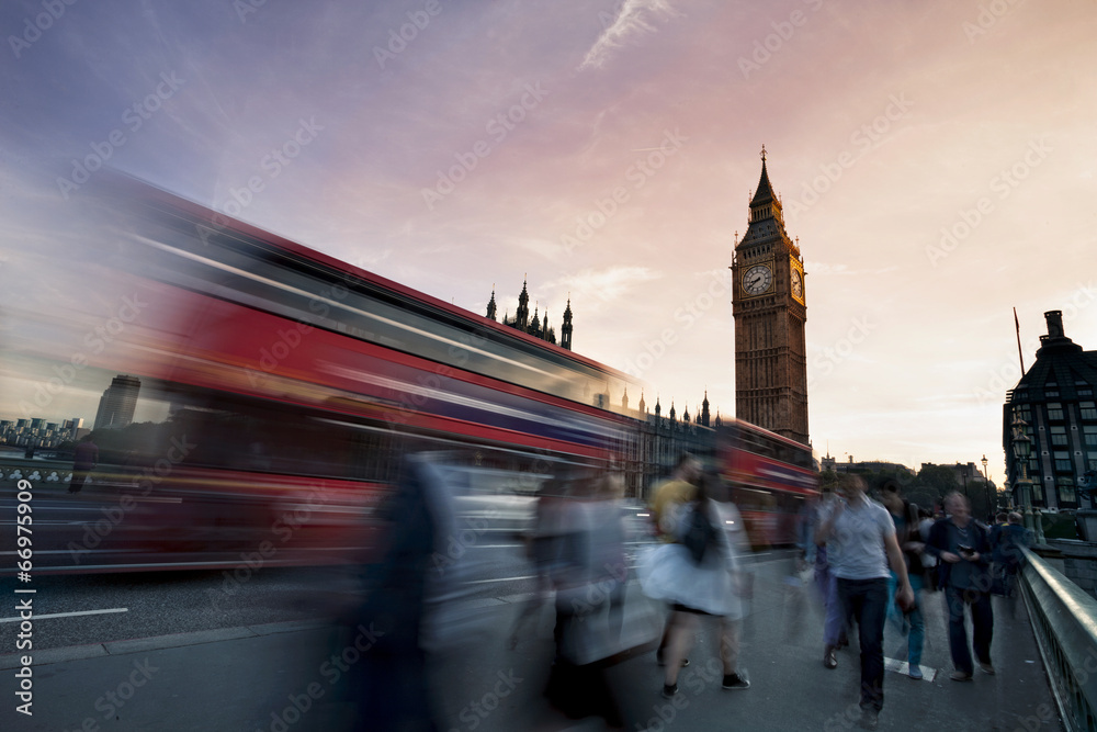 Naklejka premium Traffic on Westminster Bridge with Big Ben in background