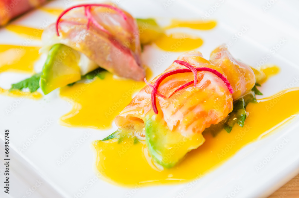 Sashimi avocado japanese food