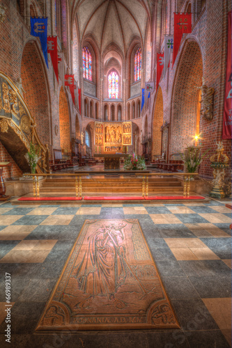 Wnętrze gotyckiej bazyliki w Poznaniu