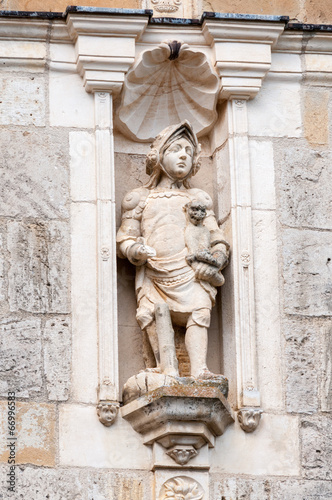 Statue enfant avec petit singe