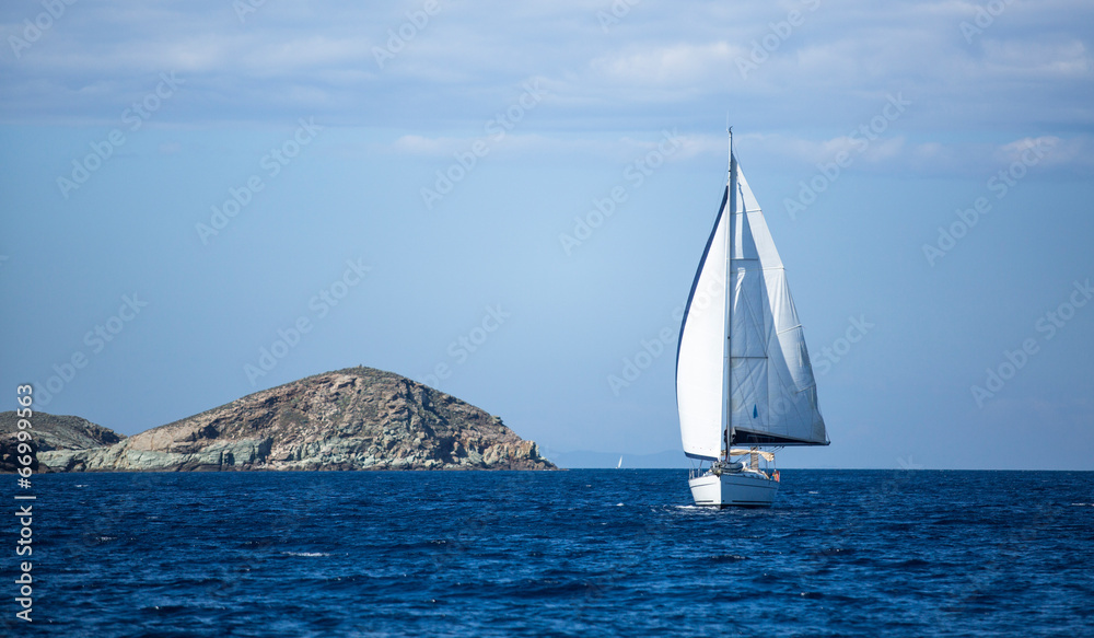 Fototapeta premium Sailing ship yachts with white sails.