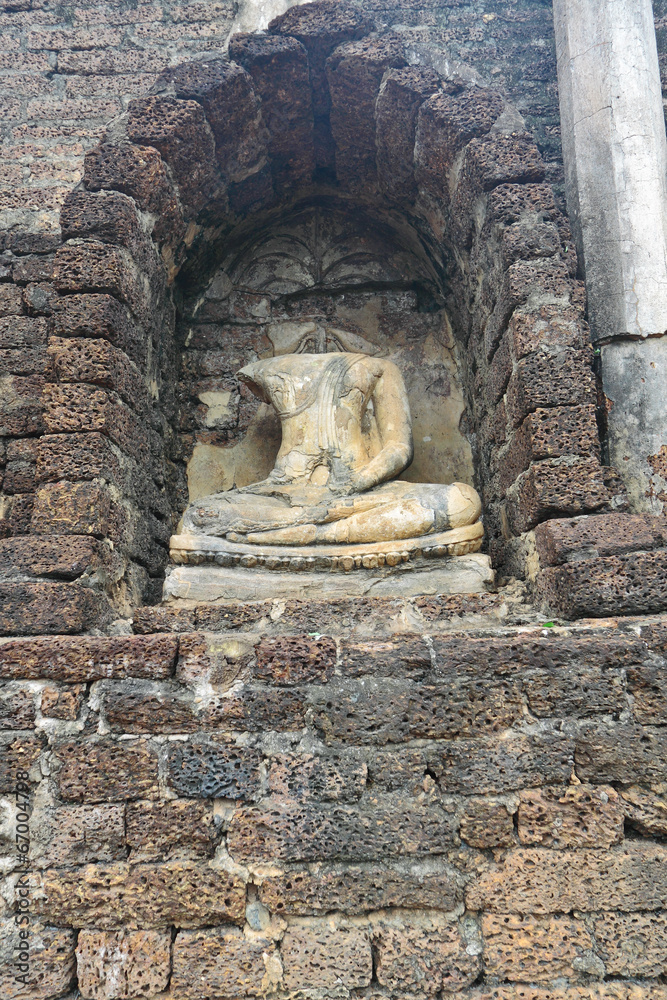 Headless Buddha image