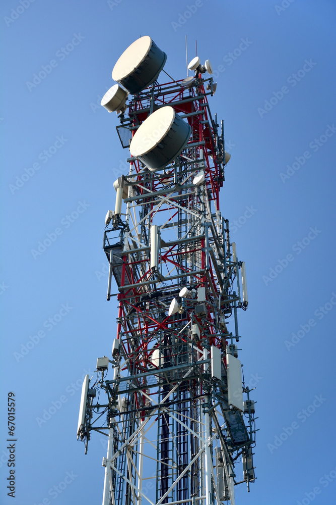 Obraz premium Wieża telekomunikacyjna