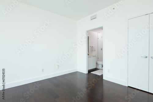 Empty room with a bathroom