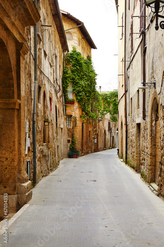 Fototapeta Naklejka Na Ścianę i Meble -  Street of the medieval village. Italy, Tuscany