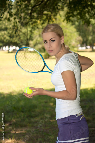 woman playing tennis © dukibu