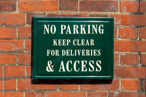 No Parking keep clear for deliveries & access